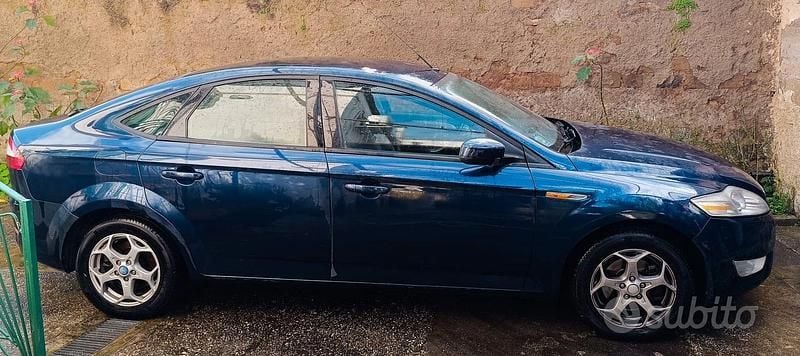 Usata Ford Mondeo 140 CV (102 kW) 2010 Blu Berlina