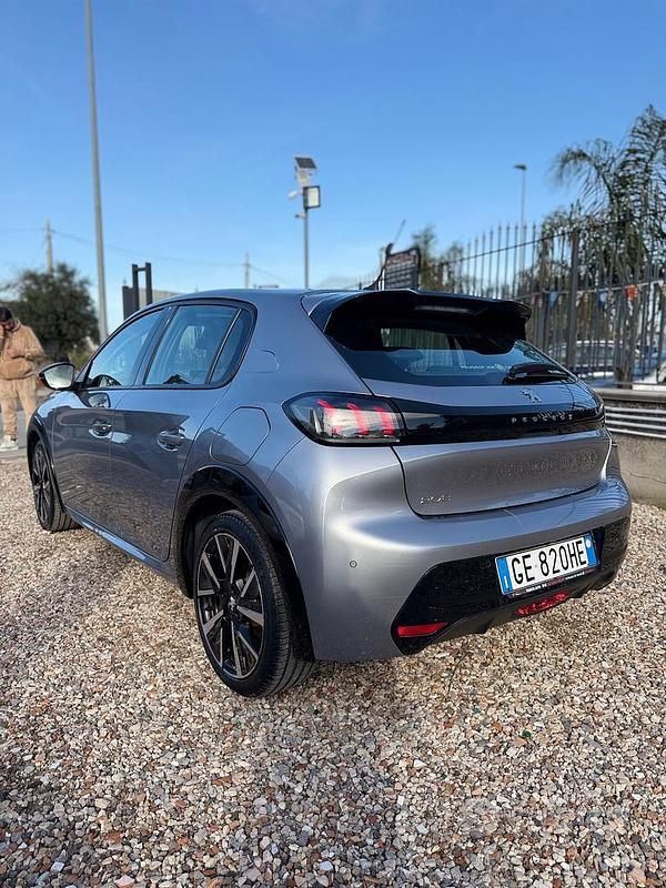 Usata Peugeot 208 GT 101 CV (74 kW) 2021 Grigio Utilitaria