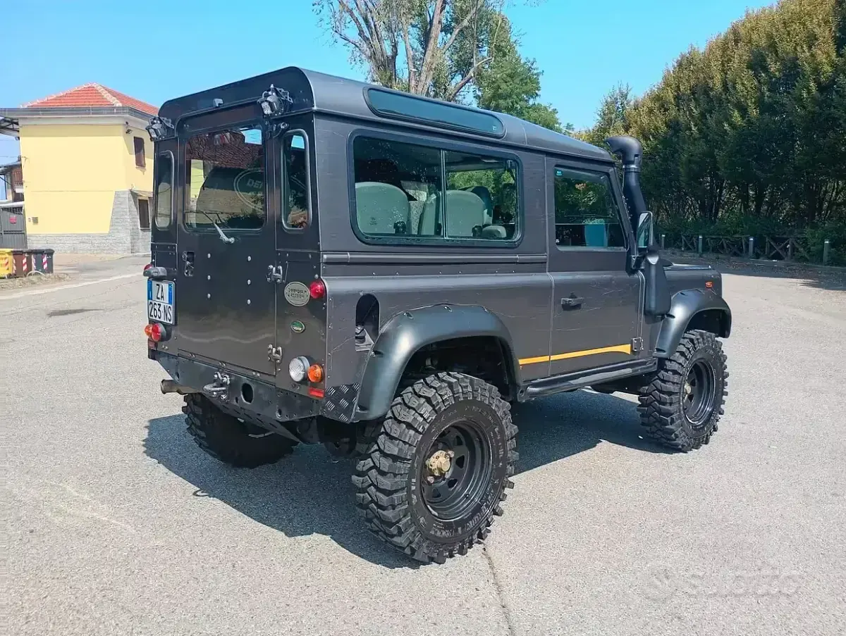 Usata Land Rover Defender 122 CV (89 kW) 2006 Grigio SUV