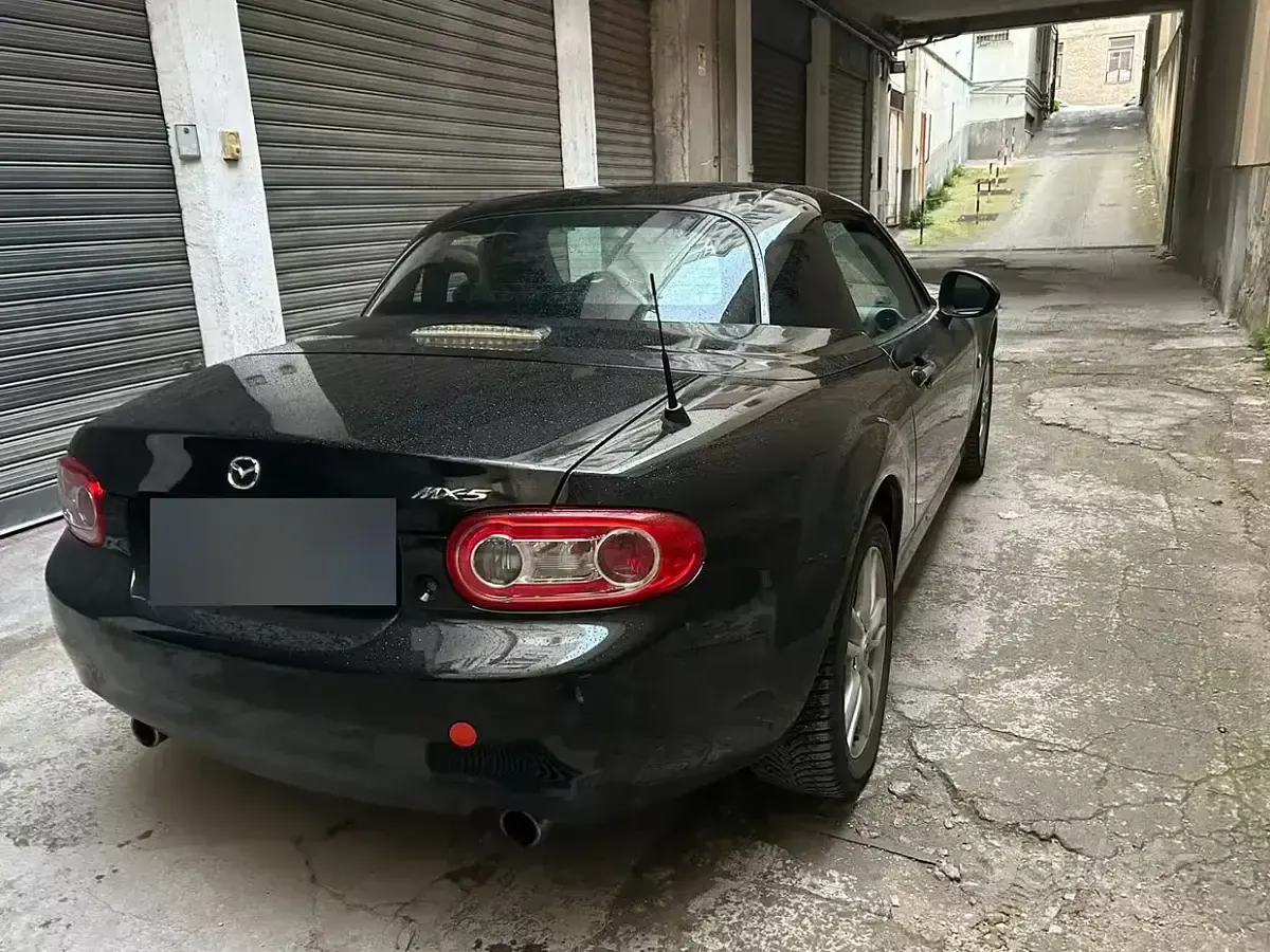 Usata Mazda MX5 126 CV (92 kW) 2010 Nero Cabrio