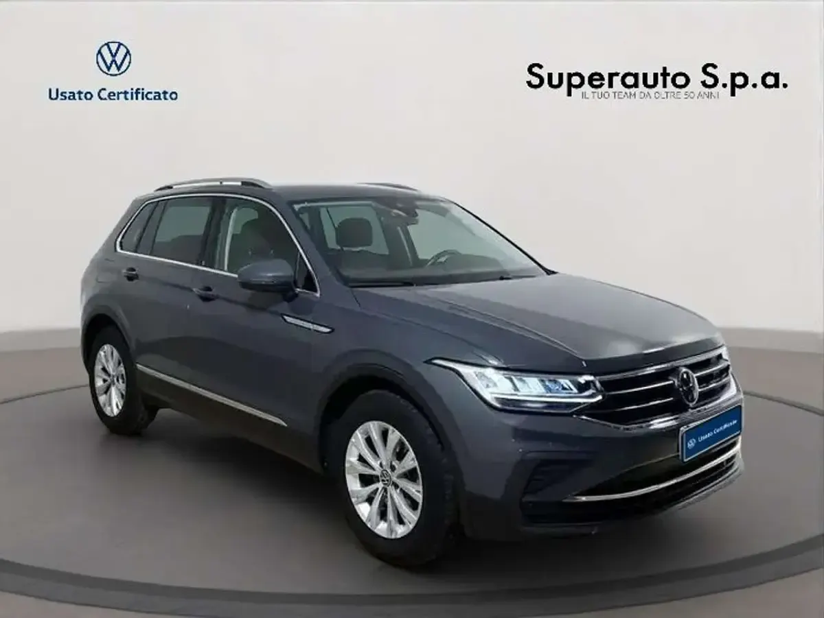 Usata VW Tiguan Life 150 CV (110 kW) 2023 Grigio scuro SUV