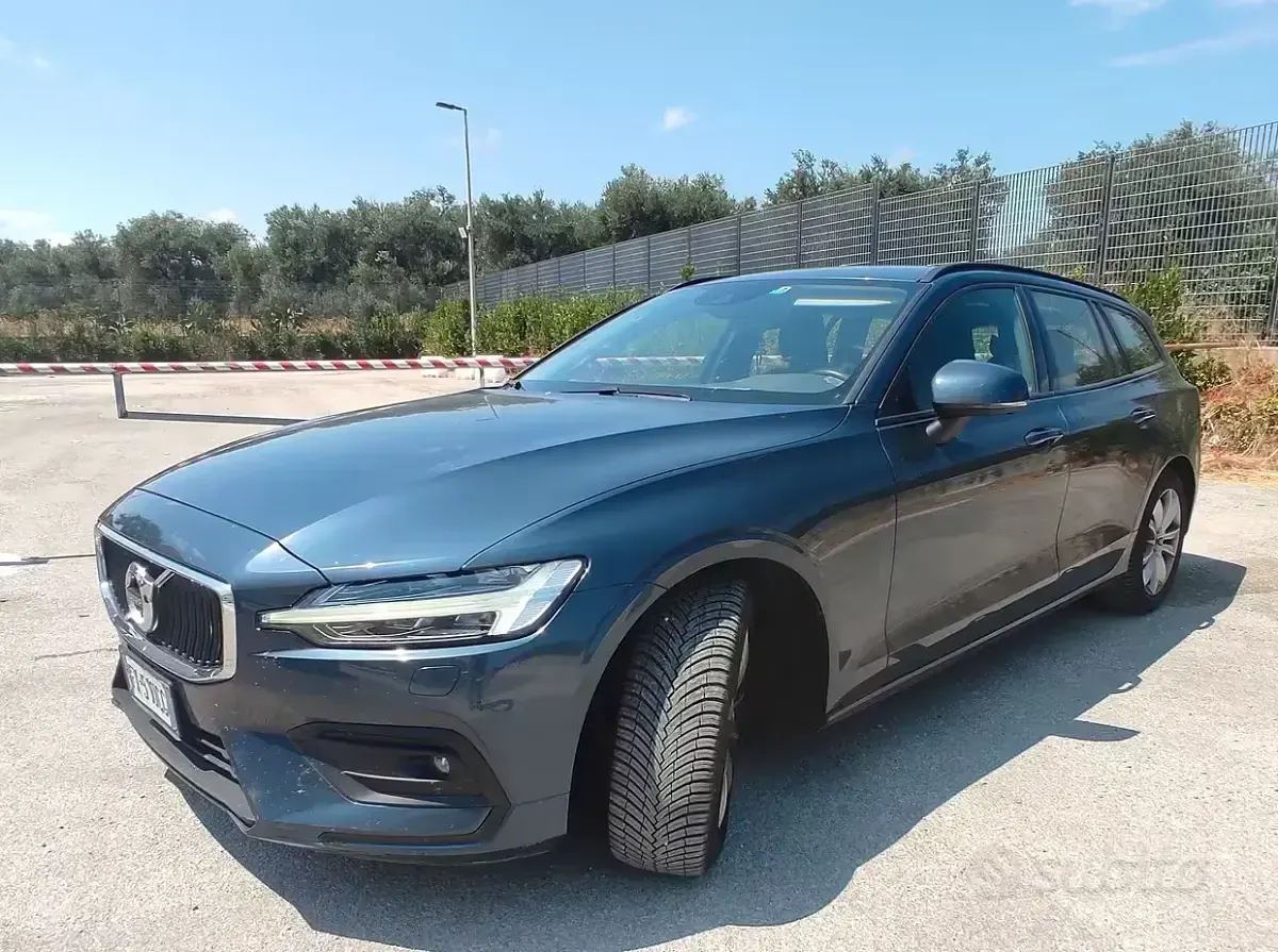 Usata Volvo V60 Business Edition 150 CV (110 kW) 2019 Bluazzurro Station wagon