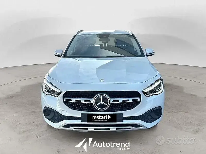 Usata Mercedes GLA180 Business 116 CV (85 kW) 2021 Bianco SUV