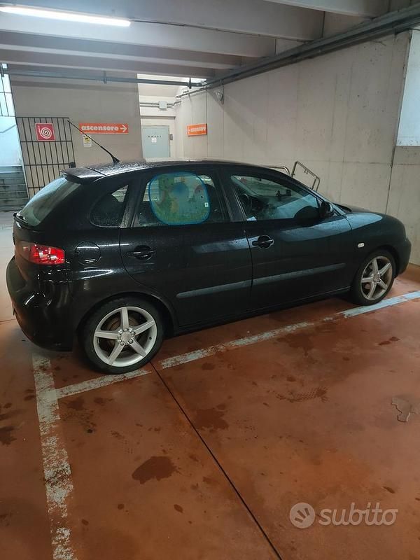 Nero Usata 2007 Seat Ibiza Tre volumi | 2600 € (Buon prezzo) - Immagine 1/4