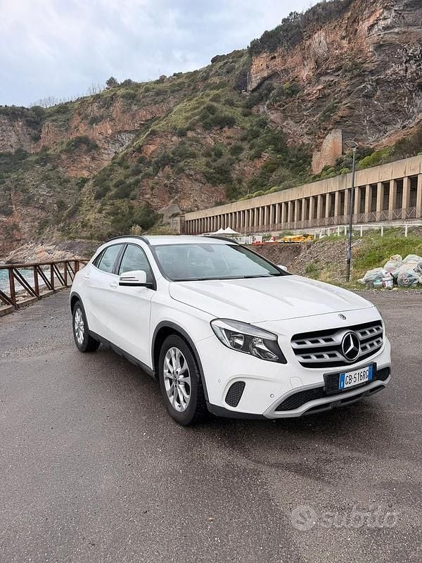 Usata Mercedes GLA200 Executive 136 CV (100 kW) 2018 Bianco SUV