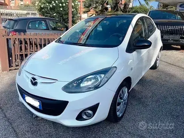 Usata Mazda 2 Trendy 75 CV (55 kW) 2013 Bianco Utilitaria