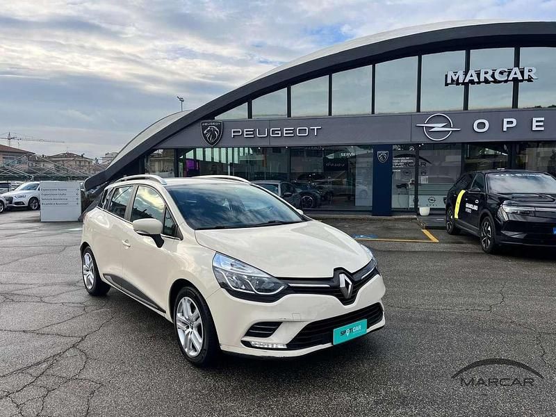 Beige Usata 2017 Renault Clio GrandTour Zen Station wagon | 8900 € (Buon prezzo) - Immagine 1/4