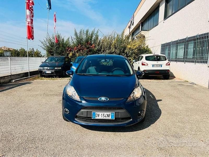 Usata Ford Fiesta Titanium 97 CV (71 kW) 2009 Blu Utilitaria