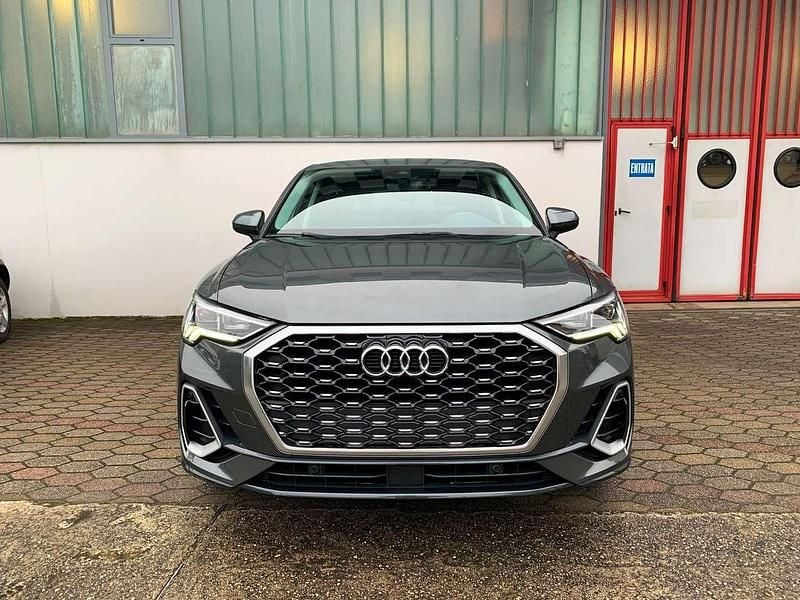 Usata Audi Q3 Sportback S-Line 150 CV (110 kW) 2022 Grigio daytona perlato SUV