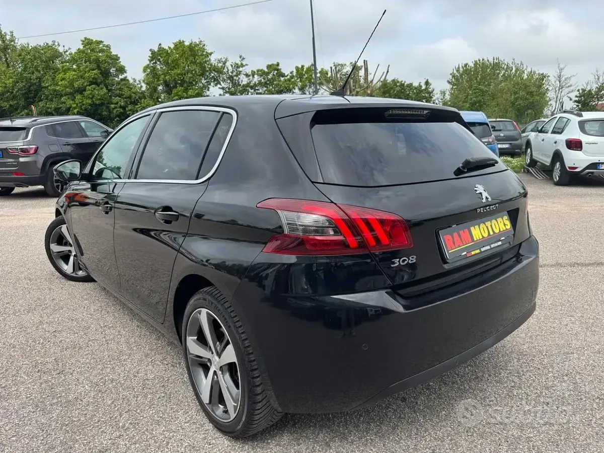 Usata Peugeot 308 GT-line 120 CV (88 kW) 2018 Nero Berlina