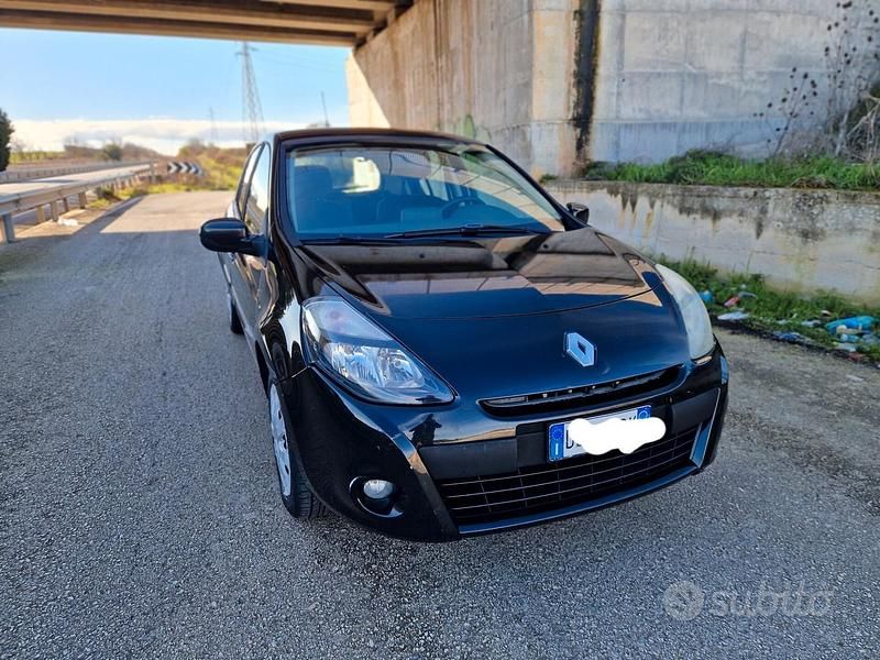Usata Renault Clio II Dynamique 75 CV (55 kW) 2010 Nero Berlina