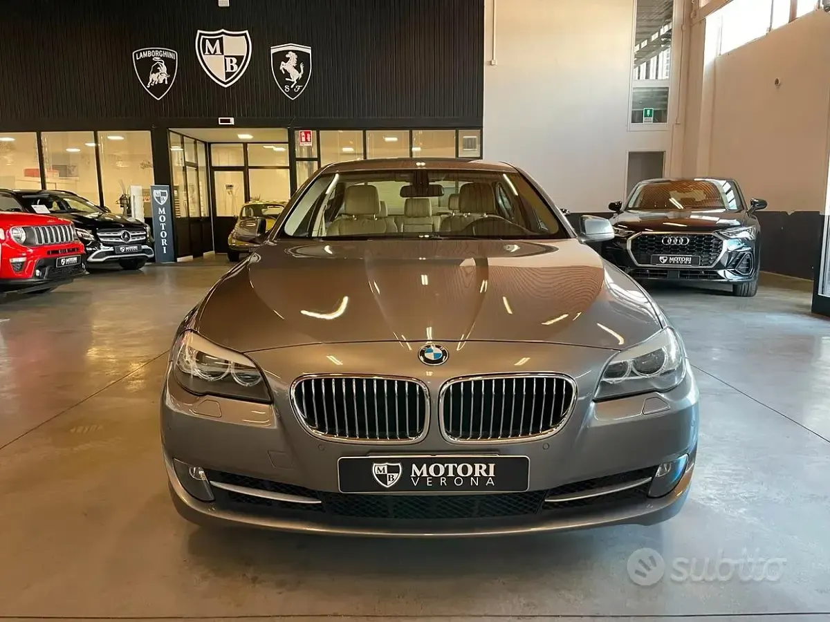 Usata BMW 530 Luxury Line 245 CV (180 kW) 2010 Grigio Berlina