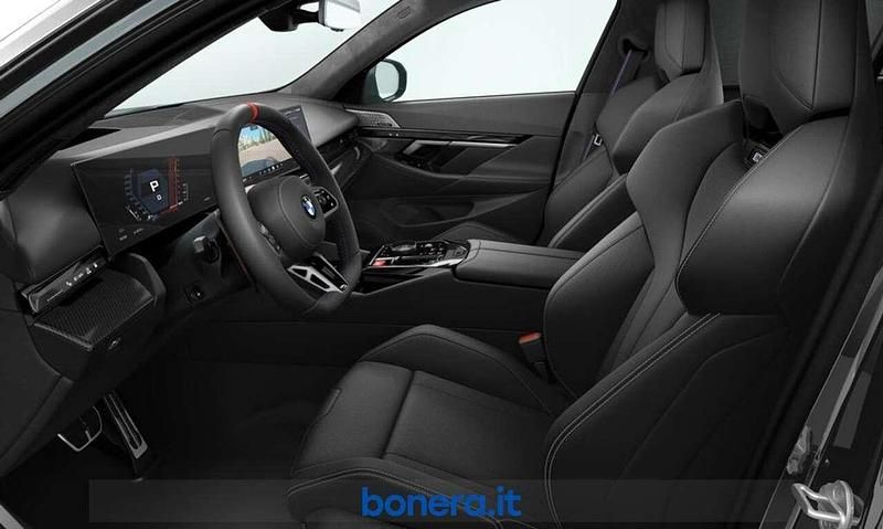 Nuova BMW M5 727 CV (534 kW) 2026 Black sapphire metallizzato Station wagon