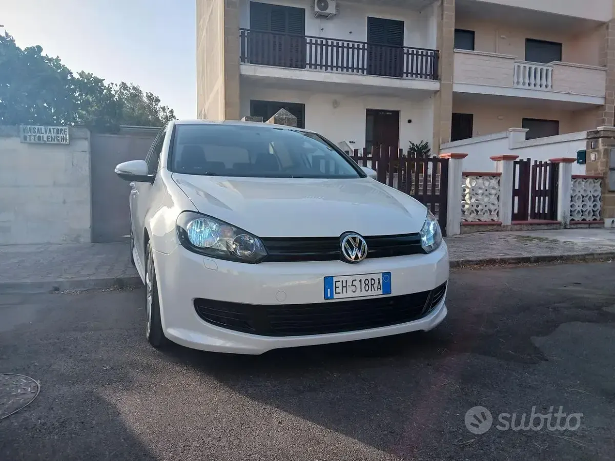 Usata VW Golf VI Edition 105 CV (77 kW) 2011 Bianco Utilitaria