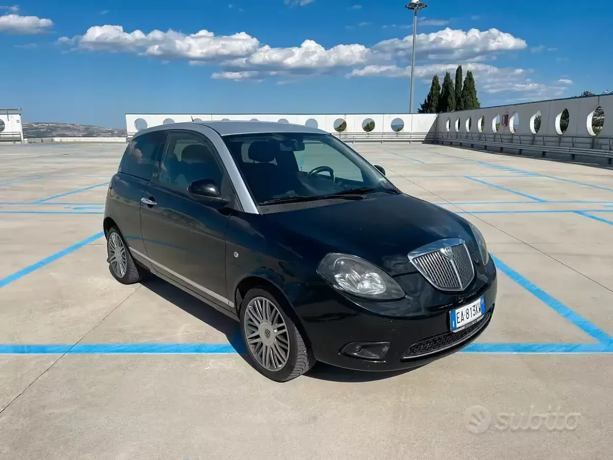 Usata Lancia Ypsilon 75 CV (55 kW) 2011 Utilitaria