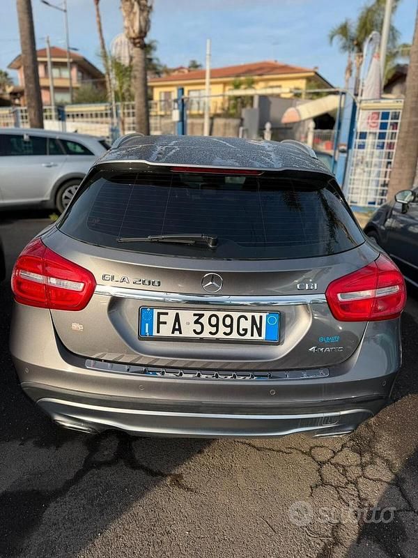 Usata Mercedes GLA200 Premium 136 CV (100 kW) 2015 Grigio SUV