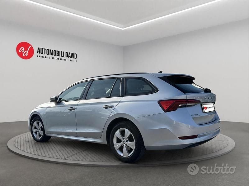 Käytetty Skoda Octavia Executive 116 HP (85 kW) 2022 Harmaa Farmari