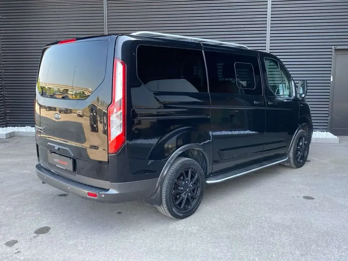 Usata Ford Tourneo Active 185 CV (136 kW) 2022 Nero pastello Monovolume