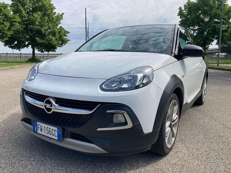 Usata Opel Adam Rocks 69 CV (50 kW) 2019 Bianco Utilitaria