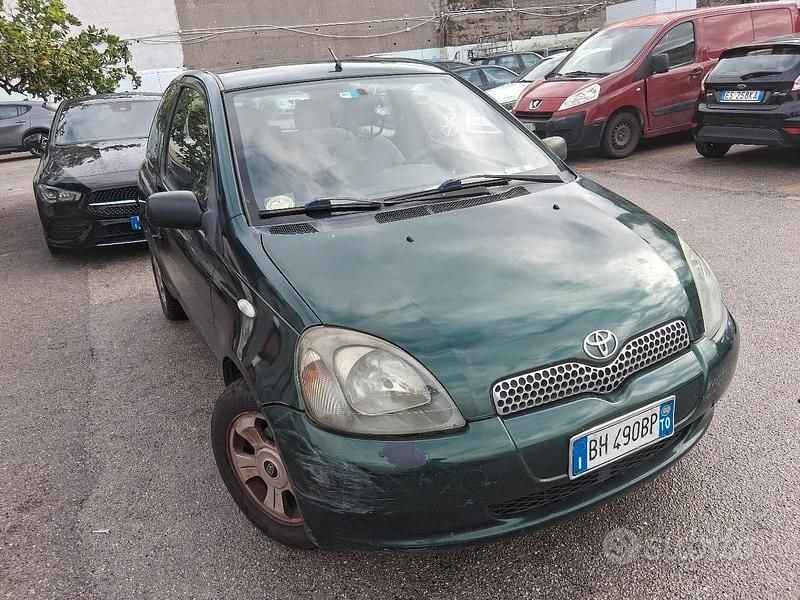 Usata Toyota Yaris 65 CV (47 kW) 2004 Verde Utilitaria