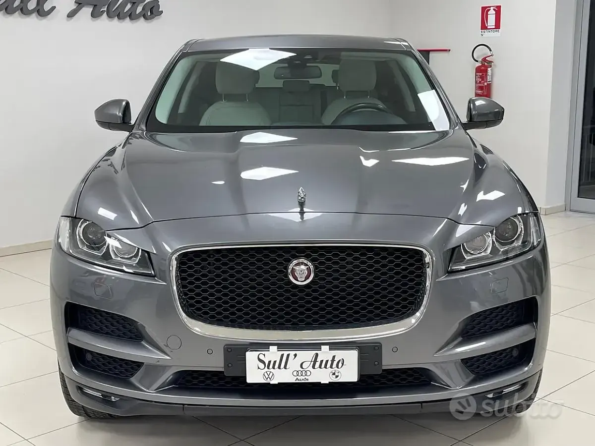 Usata Jaguar F-Pace Prestige 180 CV (132 kW) 2017 Grigio SUV