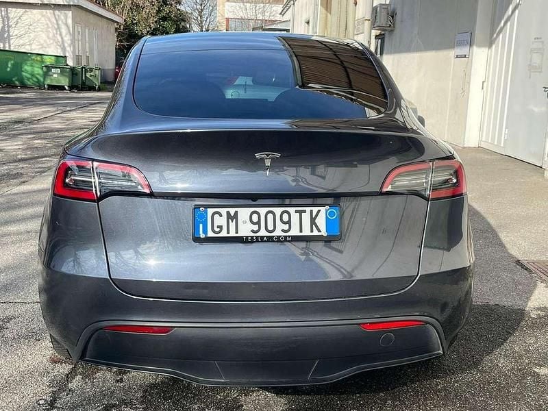 Usata Tesla Model Y RWD 220 kW (300 CV) 2023 Grigio SUV