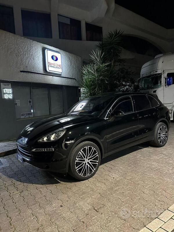 Usata 2010 Porsche Cayenne SUV | 20.000 € (Buon prezzo) - Immagine 1/4
