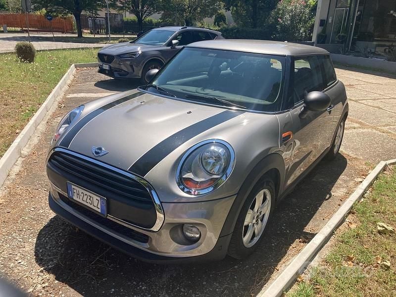 Usata Mini ONE 75 CV (55 kW) 2017 Grigio Utilitaria
