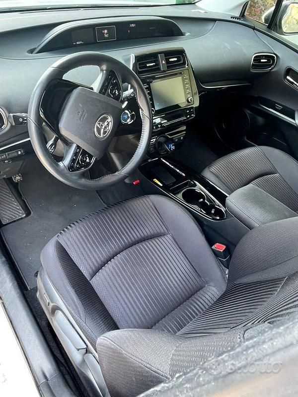 Usata Toyota Prius Active 98 CV (72 kW) 2022 Bianco Utilitaria