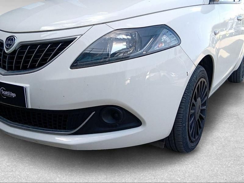 Usata Lancia Ypsilon Silver 69 CV (50 kW) 2022 Bianco Utilitaria