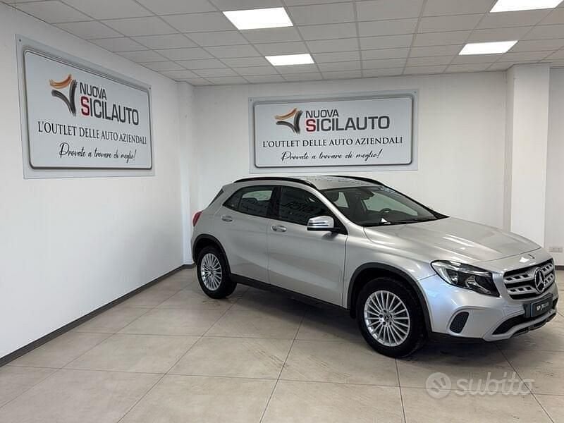 Usata Mercedes GLA180 Business 109 CV (80 kW) 2018 Grigio SUV