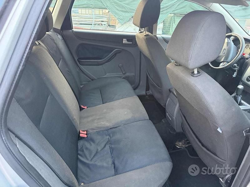 Usata Ford Focus S 116 CV (85 kW) 2006 Grigio Station wagon