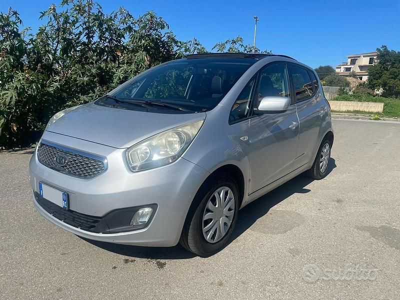 Usata Kia Venga 90 CV (66 kW) 2011 Grigio Utilitaria