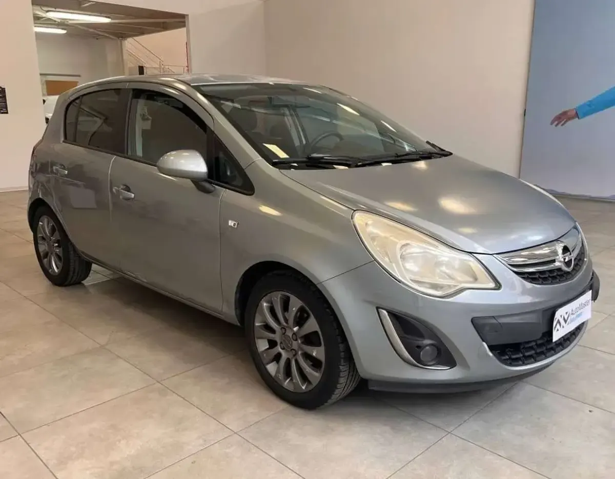 Usata Opel Corsa Cosmo 95 CV (69 kW) 2011 Grigio Utilitaria
