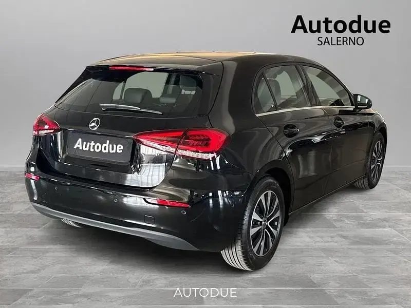 Usata Mercedes A180 Business 136 CV (100 kW) 2020 Nero Berlina