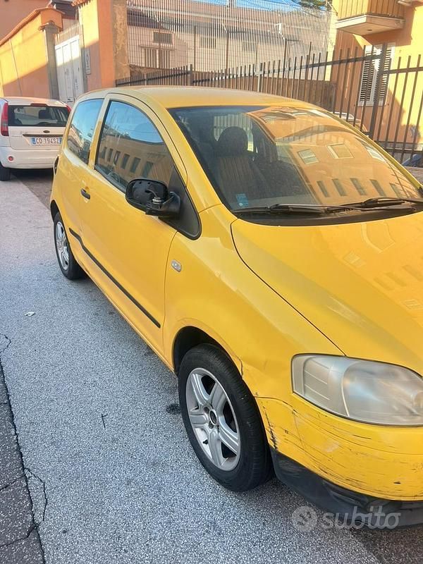 Usata VW Fox 69 CV (50 kW) 2005 Giallo Utilitaria