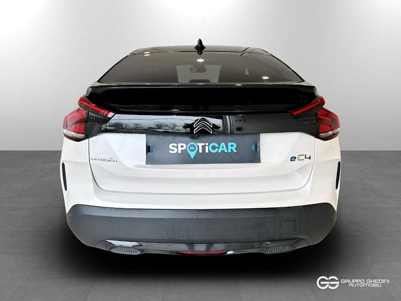 Usata Citroën e-C4 Shine 56 kW (77 CV) 2023 Pearl white Berlina
