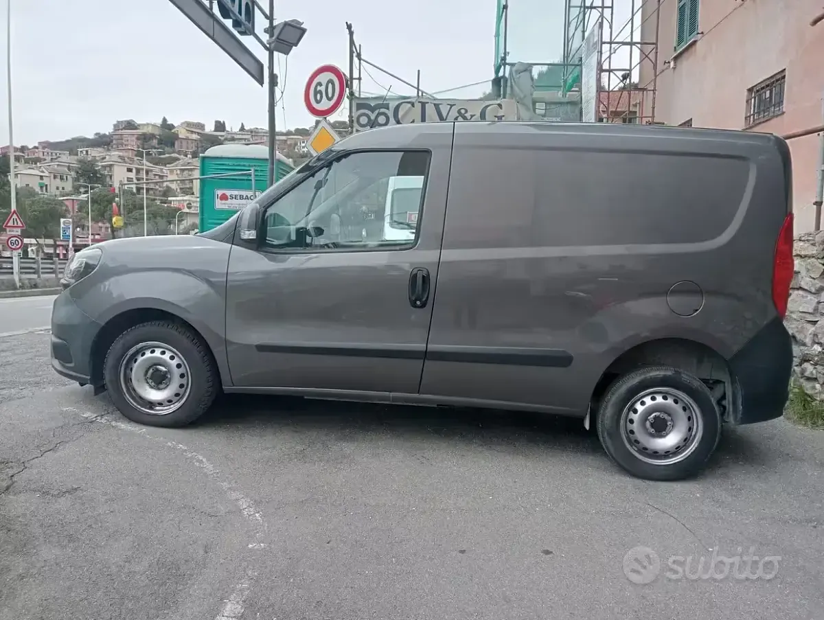 Usata Fiat Doblò 95 CV (69 kW) 2019 Grigio Monovolume