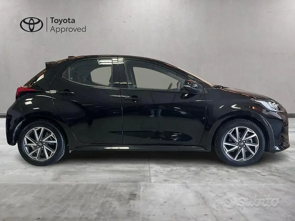 Usata Toyota Yaris Hybrid Trend 116 CV (85 kW) 2022 Nero Berlina