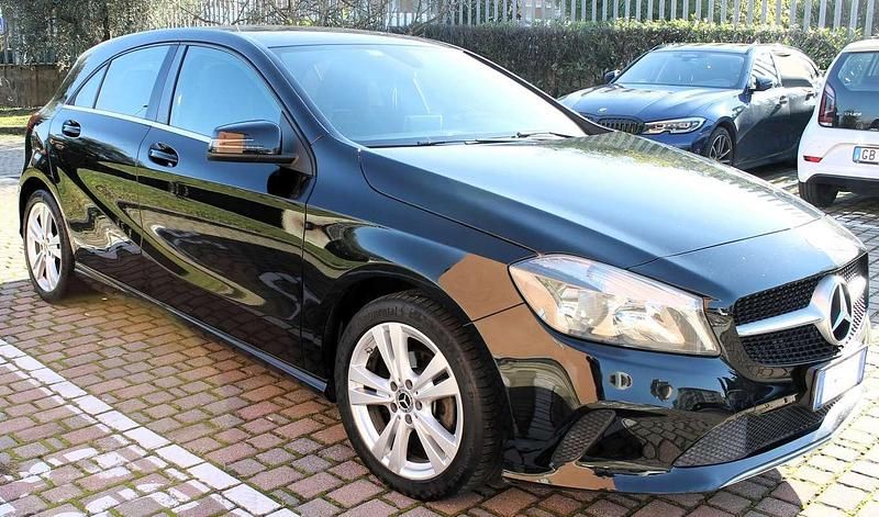 Usata Mercedes A180 109 CV (80 kW) 2017 Nero Berlina