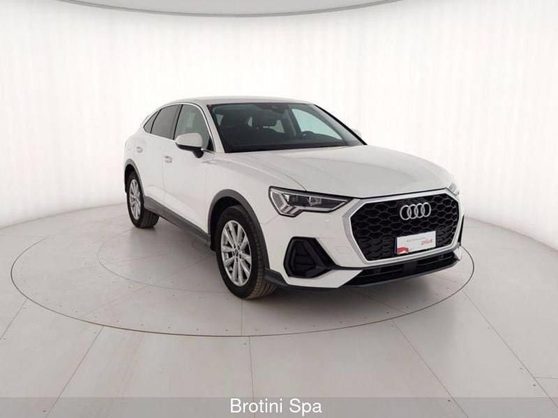 Begagnad Audi Q3 Sportback Business Plus 150 HK (110 kW) 2023 Vit SUV