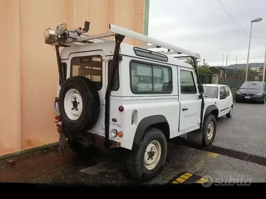 Second-hand Land Rover Defender 122 CP (89 kW) 2014 Alb Van