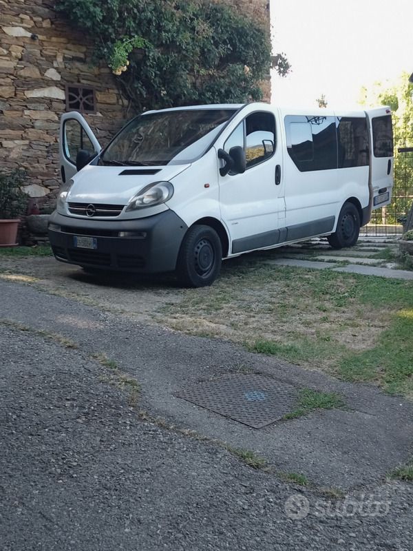 Bianco Usata 2003 Opel Vivaro Monovolume | 3900 € (Ottimo prezzo) - Immagine 1/4