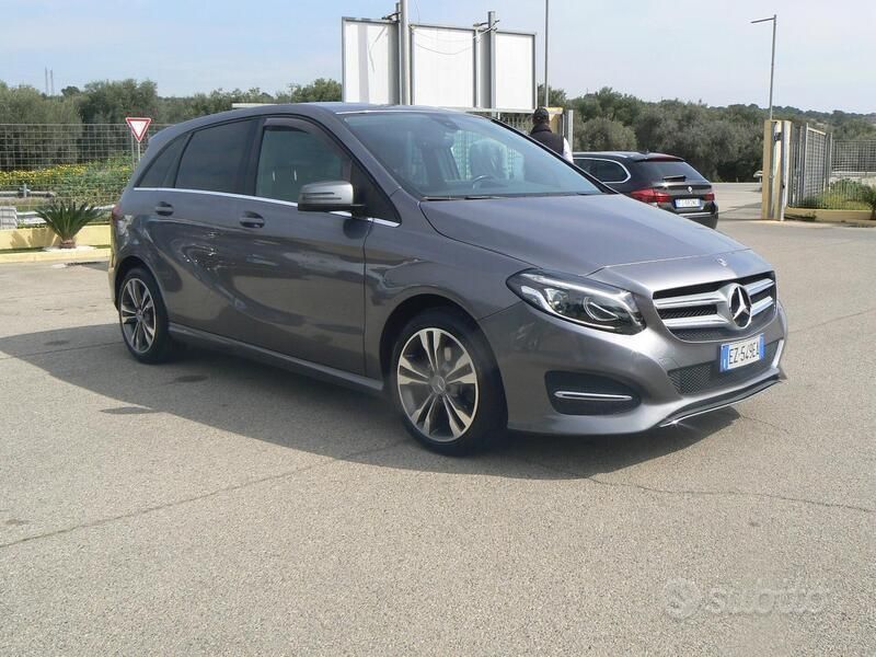Usata Mercedes B200 Premium 136 CV (100 kW) 2015 Grigio delfino Monovolume