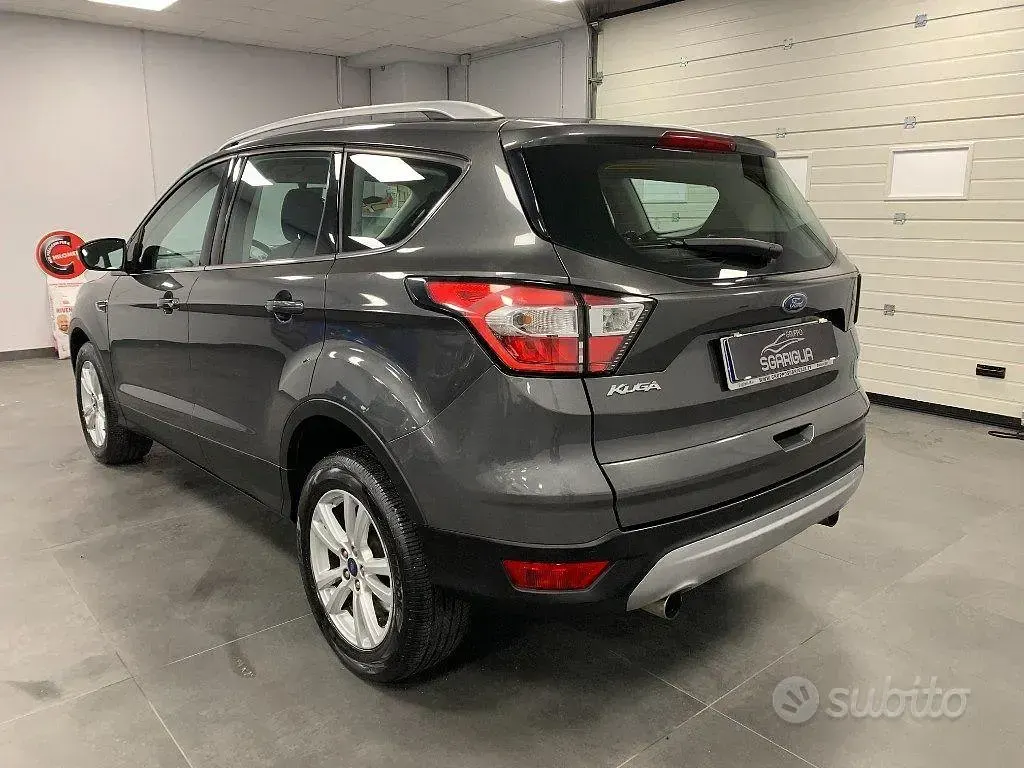 Usata Ford Kuga Titanium 120 CV (88 kW) 2018 Grigio SUV