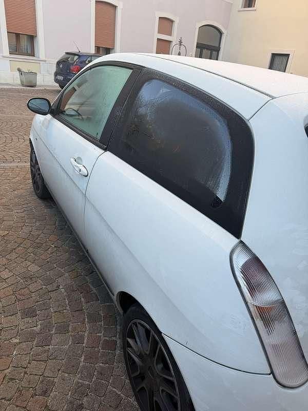 Usata Lancia Ypsilon 105 CV (77 kW) 2007 Utilitaria