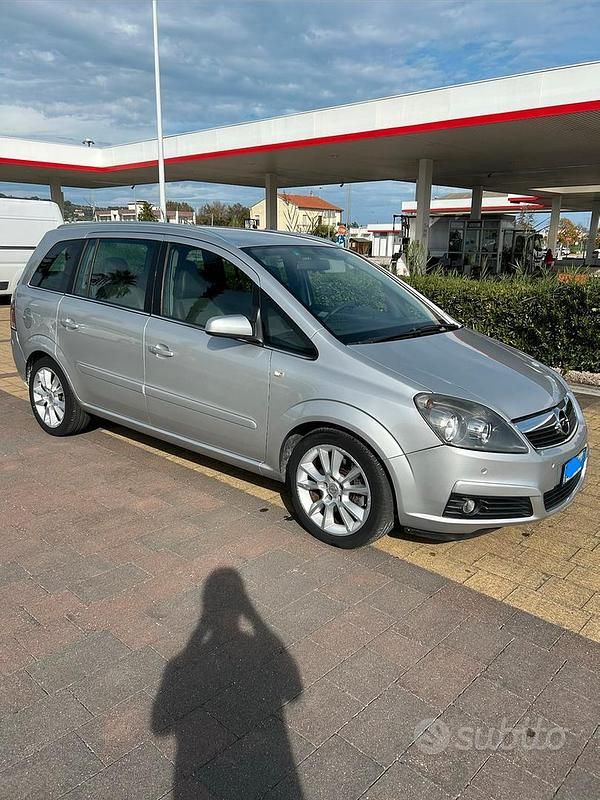 Usata Opel Zafira Cosmo 150 CV (110 kW) 2007 Grigio Monovolume