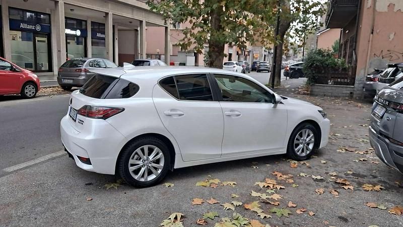 Usata 2017 Lexus CT200h Tre volumi | 13.000 € (Buon prezzo) - Immagine 1/4