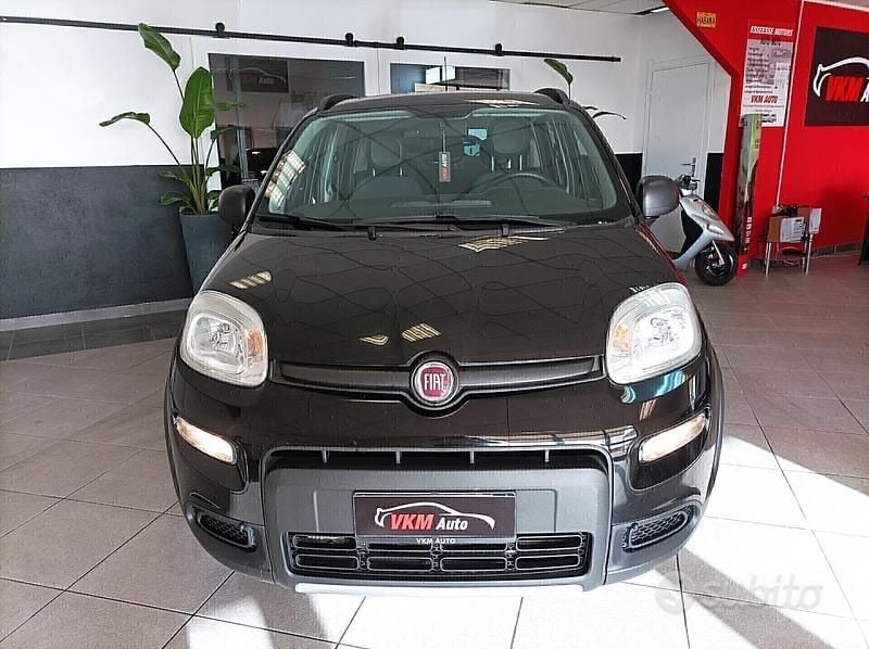Usado Fiat Panda 4x4 S 85 CV (62 kW) 2019 Negro Utilitario
