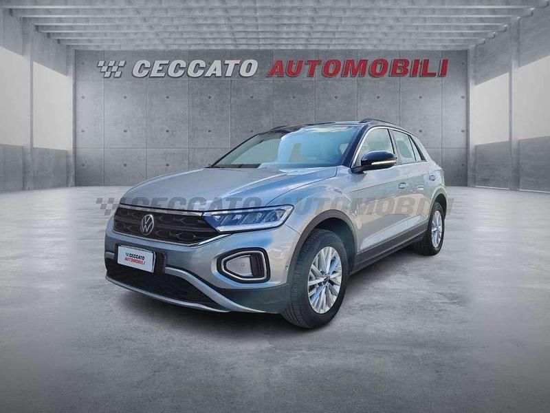 Argento Usata 2024 VW T-Roc Life SUV | 22.568 € - Immagine 1/4